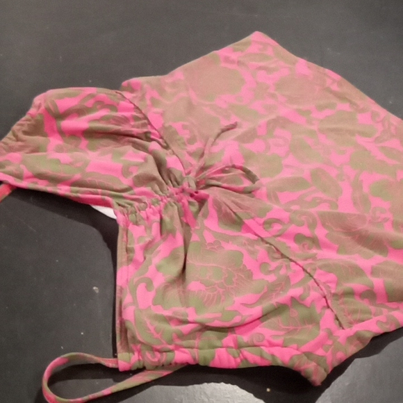 Lands End Swimming Top. 14 - Picture 3 of 6